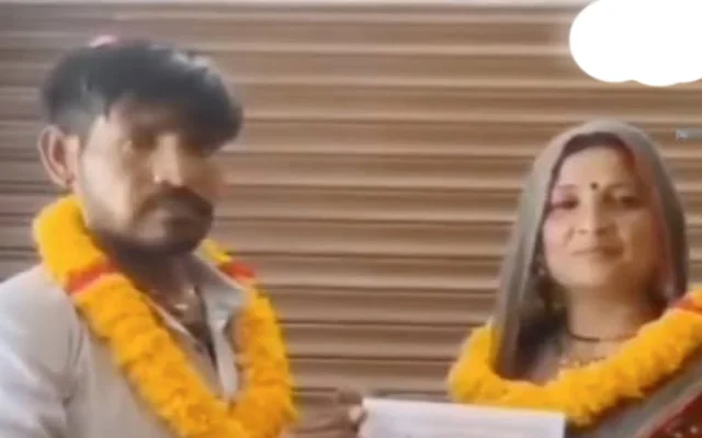 বউকে ছেড়ে ৫২ বছরের শাশুড়িকে বিয়ে করলেন ৩৫ বছরের যুবক!