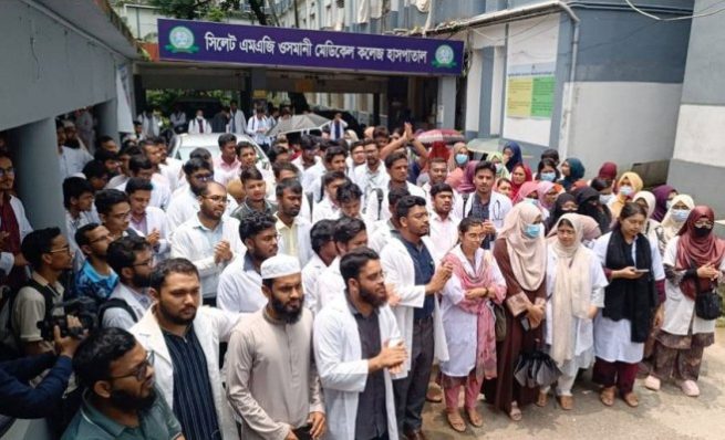 দ্বিতীয় দিনেও ওসমানী মেডিকেলে ইন্টার্ন চিকিৎসদের কর্মবিরতি প
