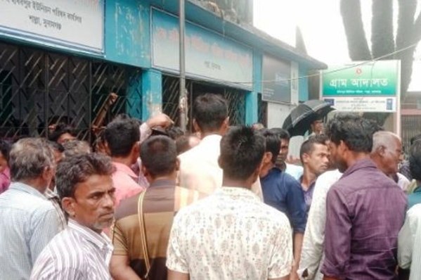 তালিকায় স্বজনপ্রীতি, শাল্লায় কৃষকদের বিক্ষোভ